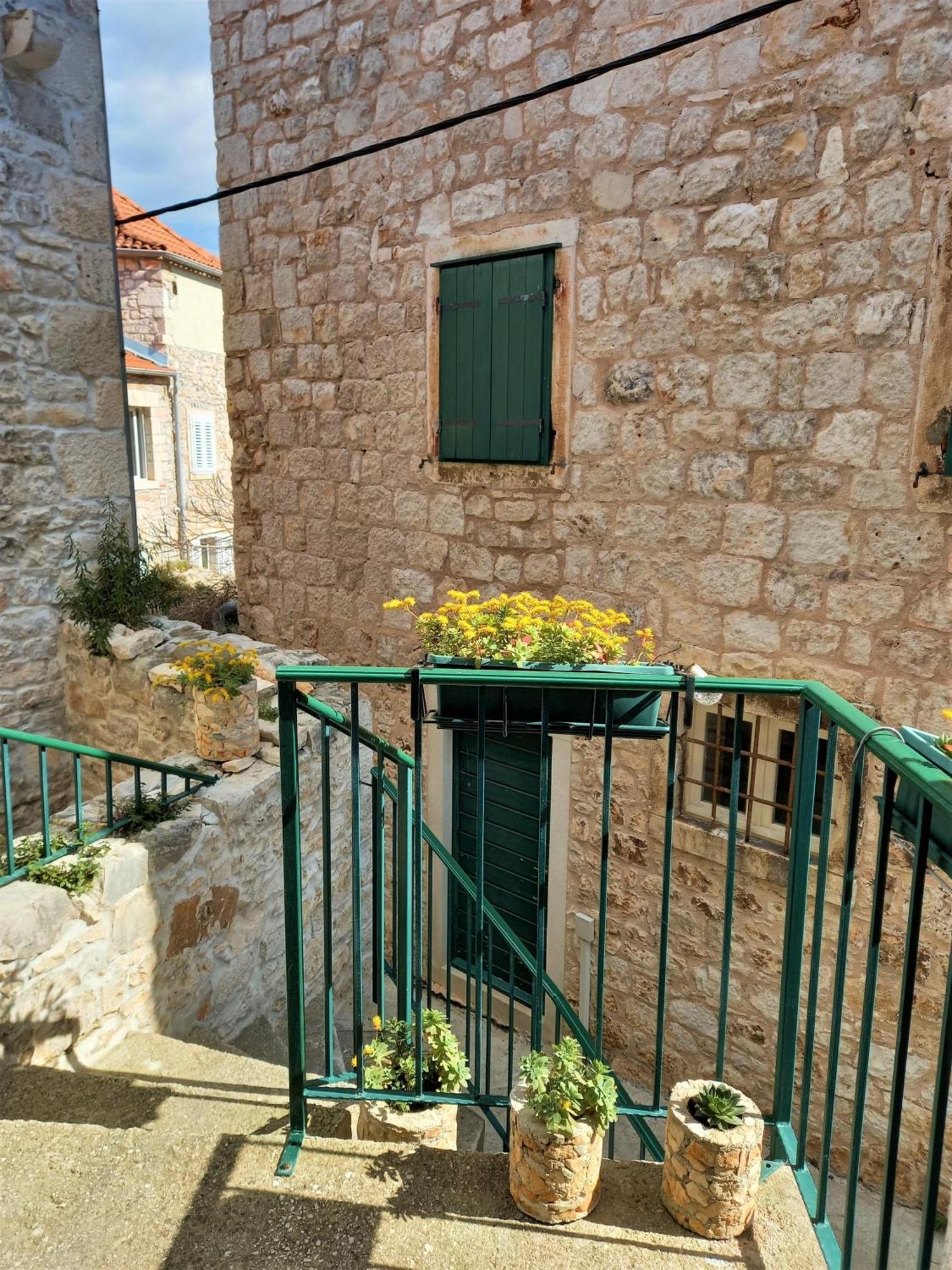 Apartment Megi In Supetar Historical Core Buitenkant foto