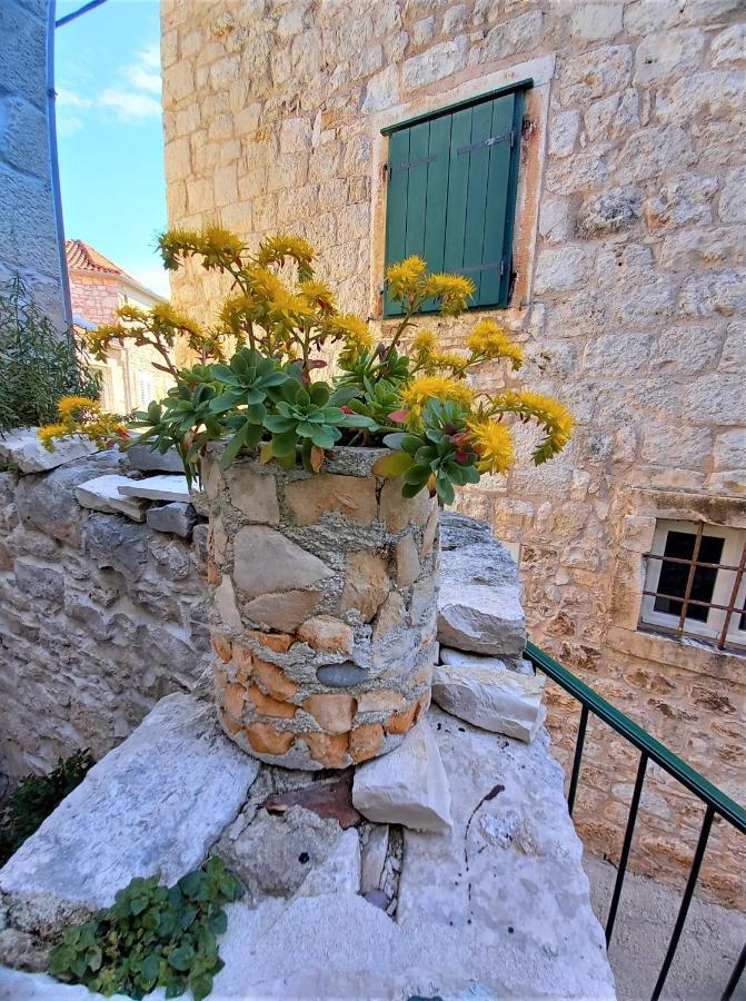 Apartment Megi In Supetar Historical Core Buitenkant foto