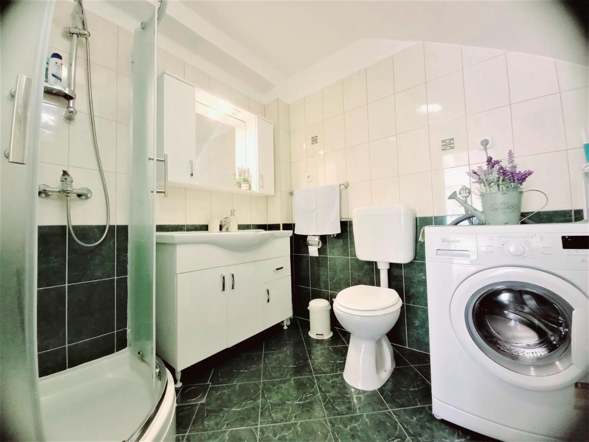 Apartment Megi In Supetar Historical Core Buitenkant foto