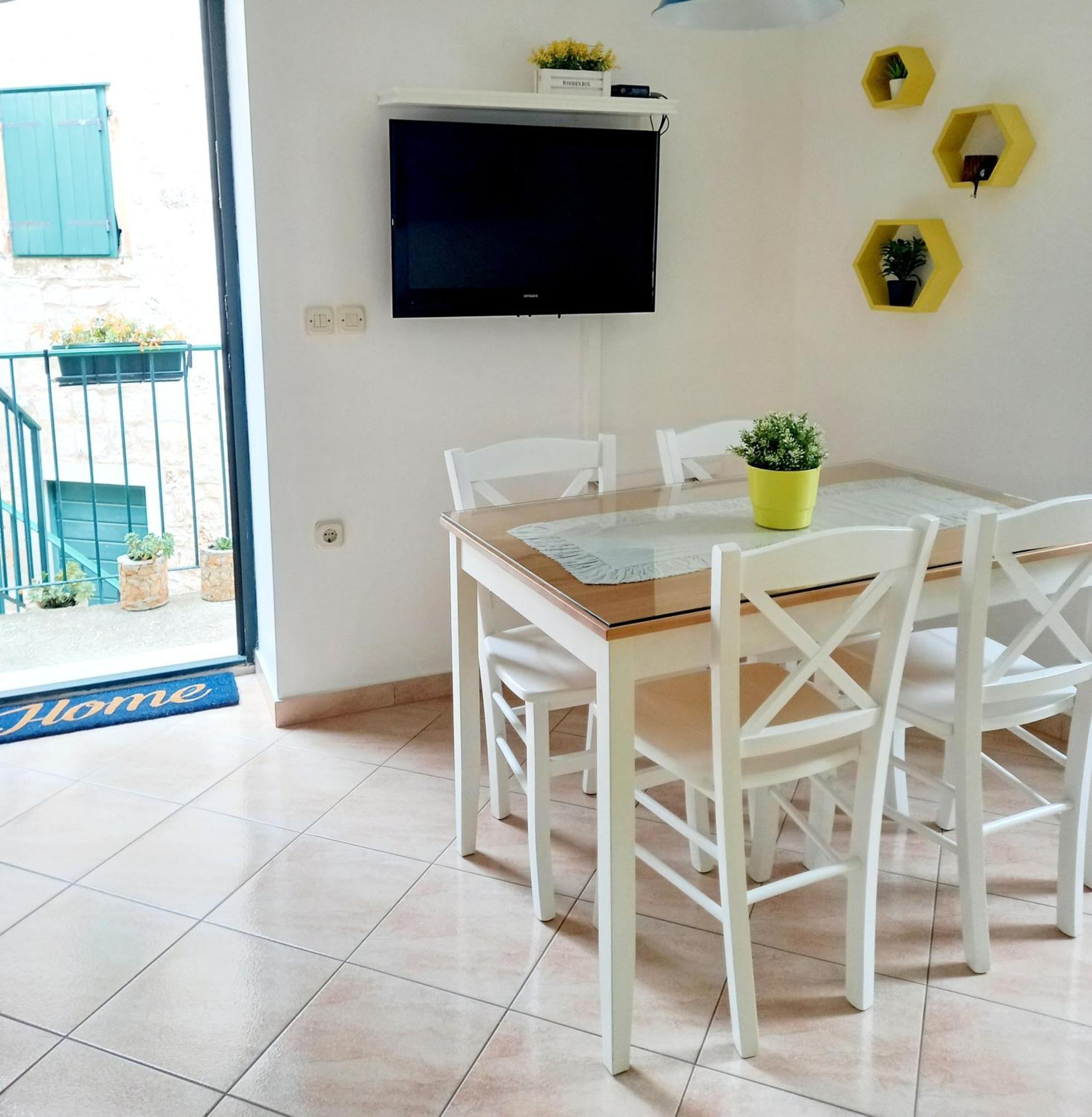 Apartment Megi In Supetar Historical Core Buitenkant foto